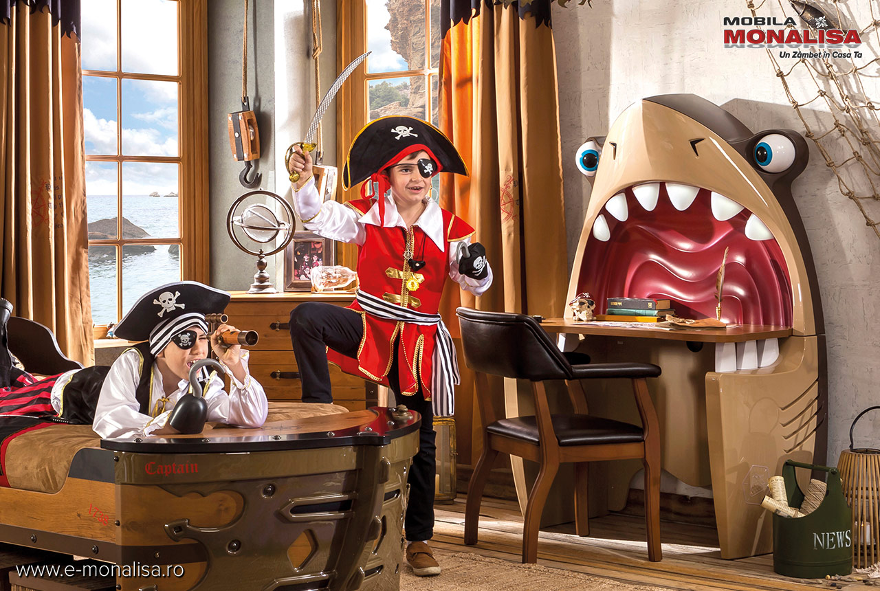 Camera copii cu tematica pirati si birou Shark Pirate rechin
